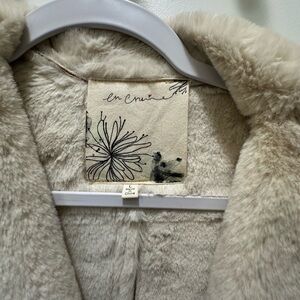 En Creme Vest size Large